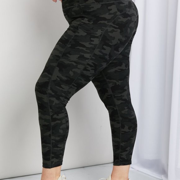 LOVEIT Full Size Camouflage Wide Waistband Pocket Leggings - Picture 5 of 9